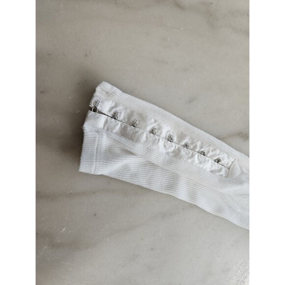 VICTORIA’S SECRET LONG SLEEVED WHITE TOP SIZE SMALL MSRP $50 - Picture 5 of 10